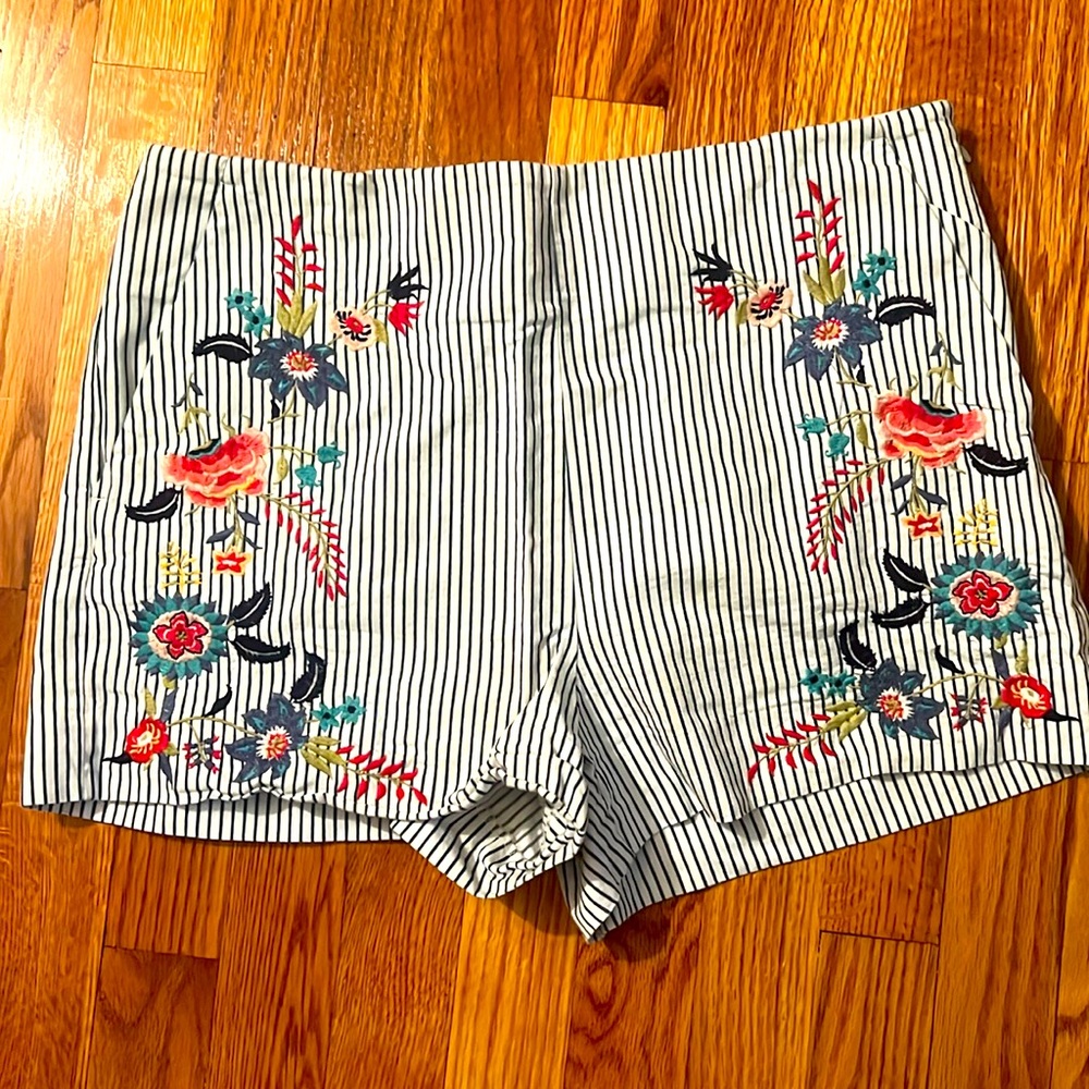J Crew striped shorts with floral detail. Size 6, side zipper